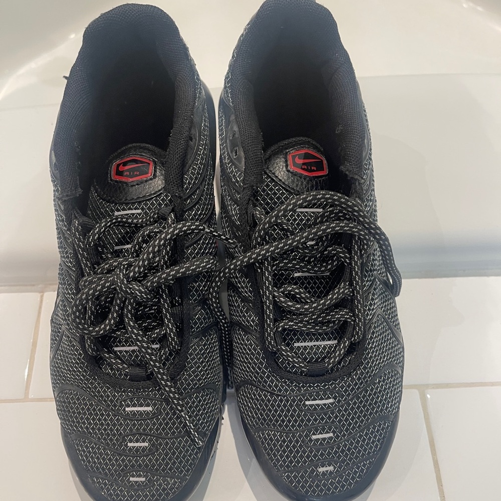 Nike Kids Black and Red Sneakers - Picture 2 of 5